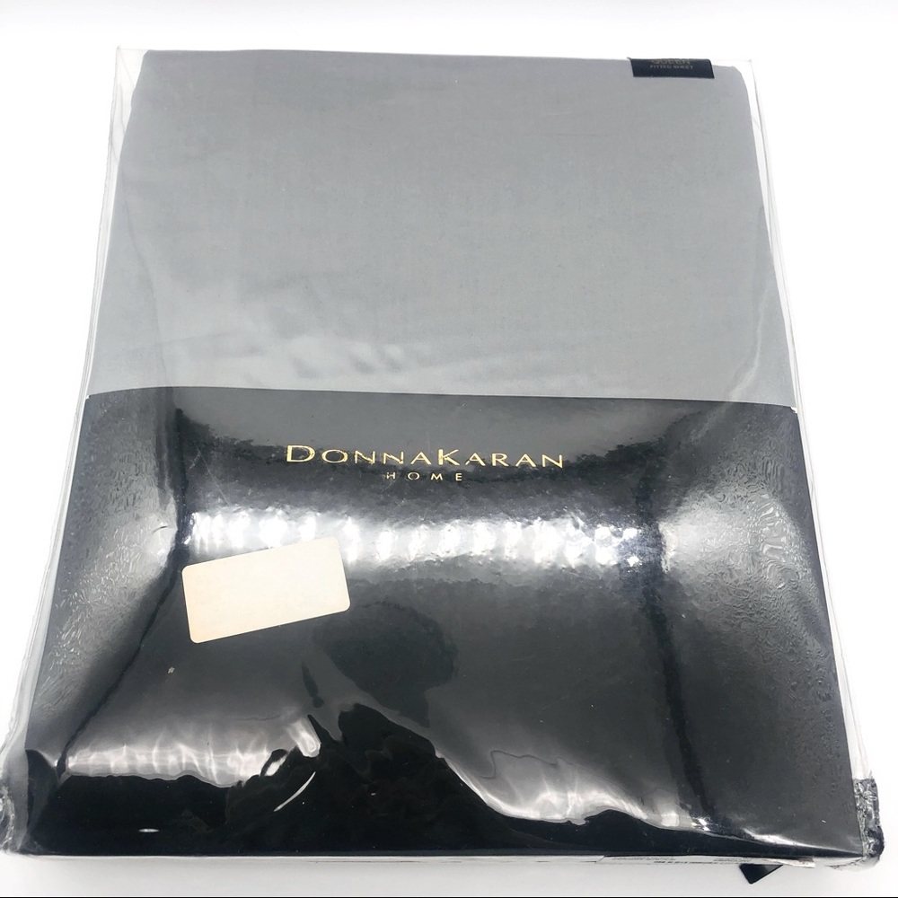 NWT Donna Karan "Modern Classics" Tailored Pleat Queen Fitted Sheet, Mercury
